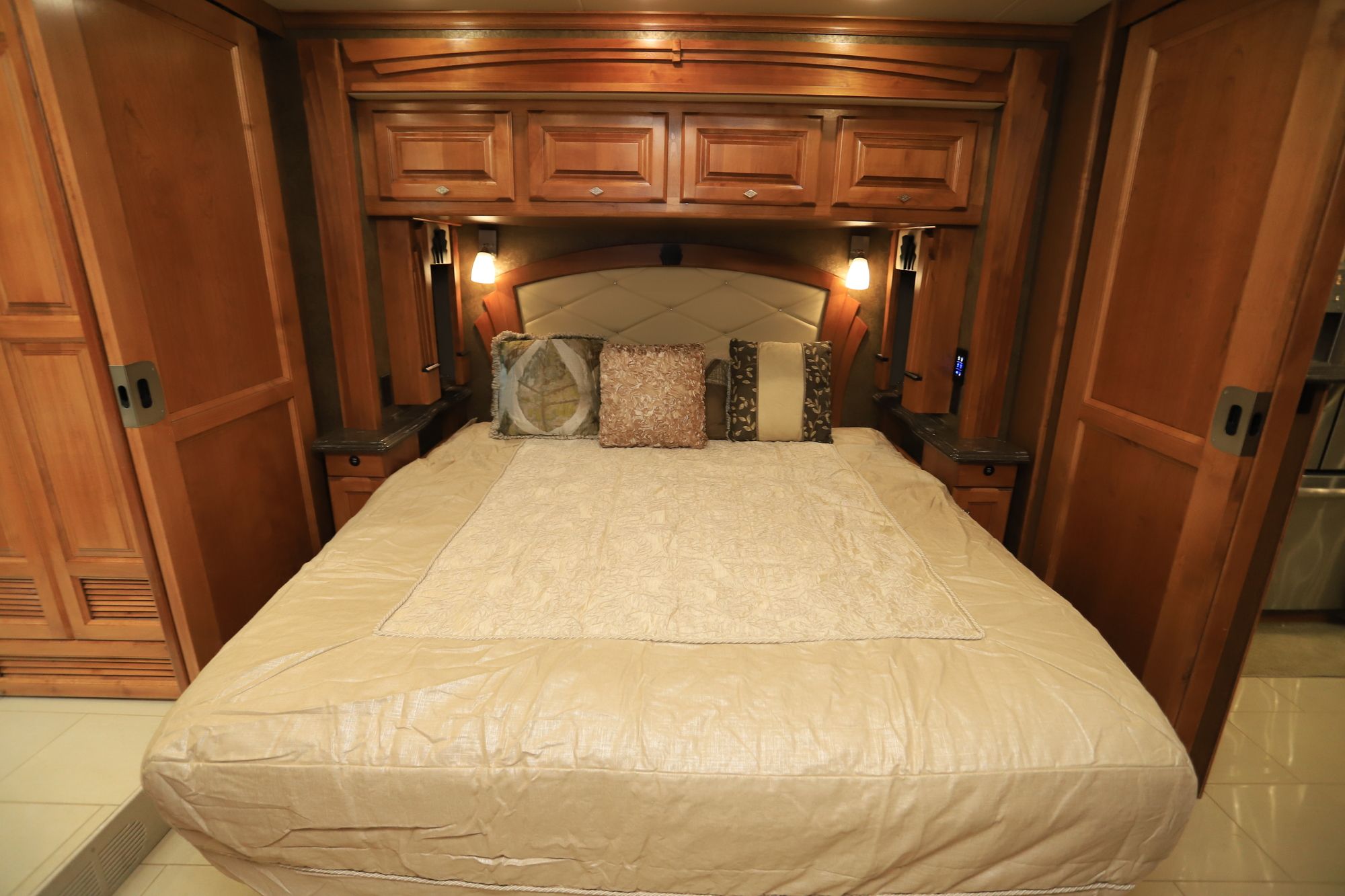 Used 2015 Tiffin Motor Homes Phaeton 40QBH Class A  For Sale