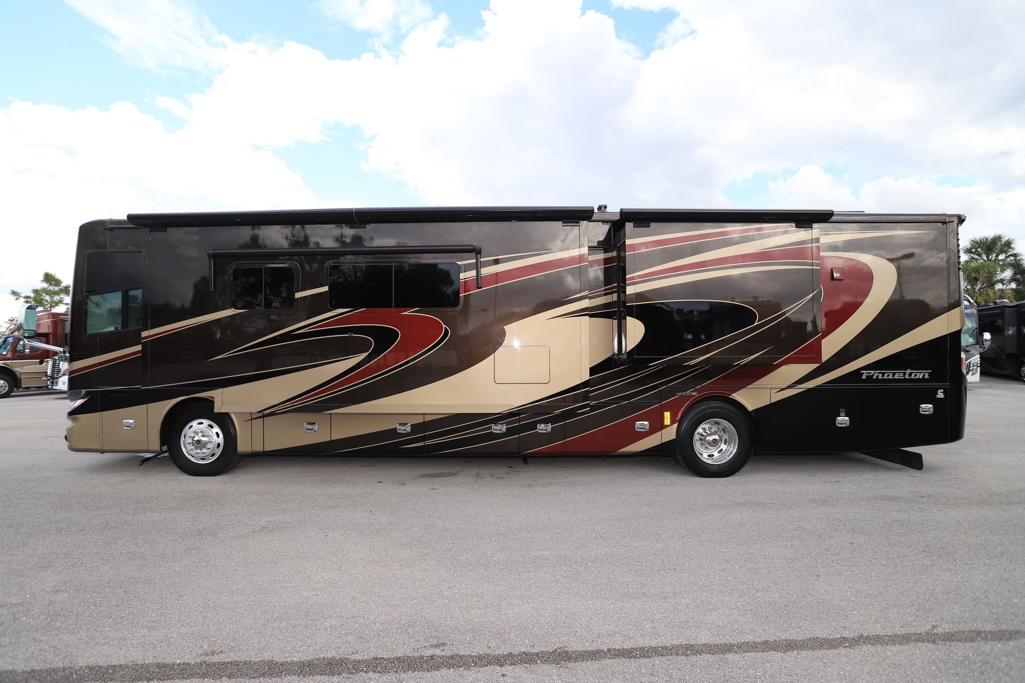 Used 2015 Tiffin Motor Homes Phaeton 40QBH Class A  For Sale