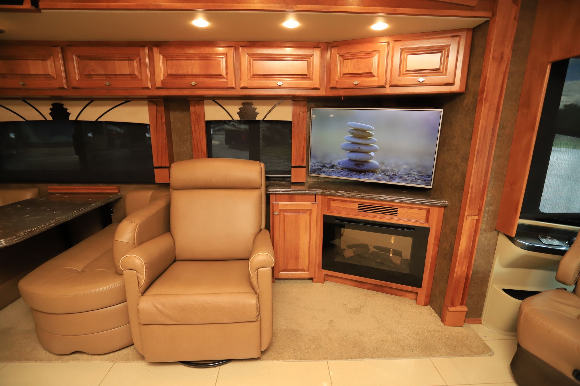 Used 2015 Tiffin Motor Homes Phaeton 40QBH Class A  For Sale