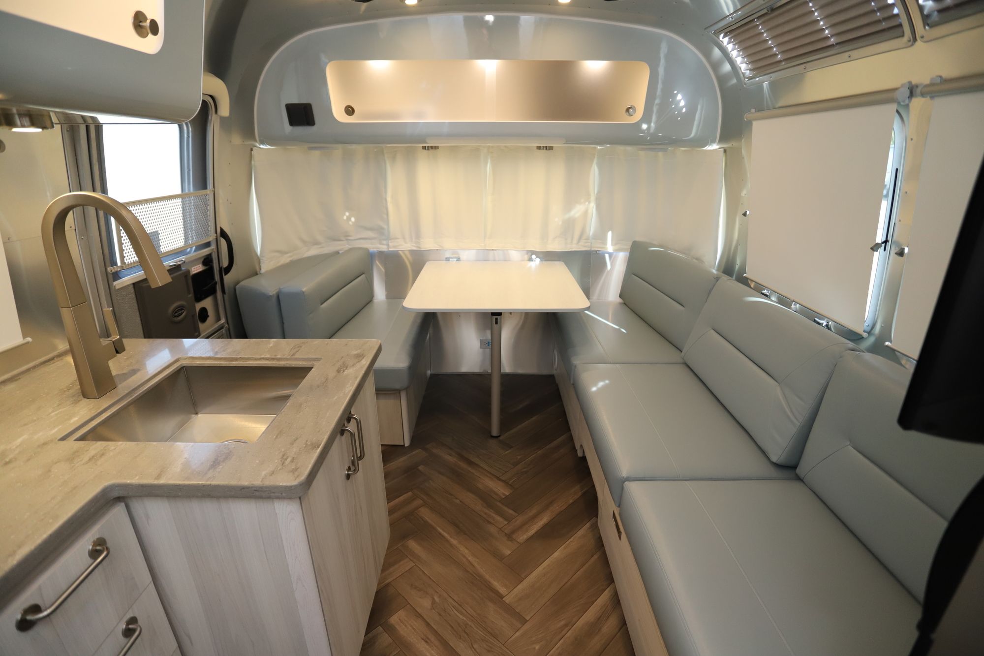 New 2021 Airstream International 25FB Travel Trailer  For Sale