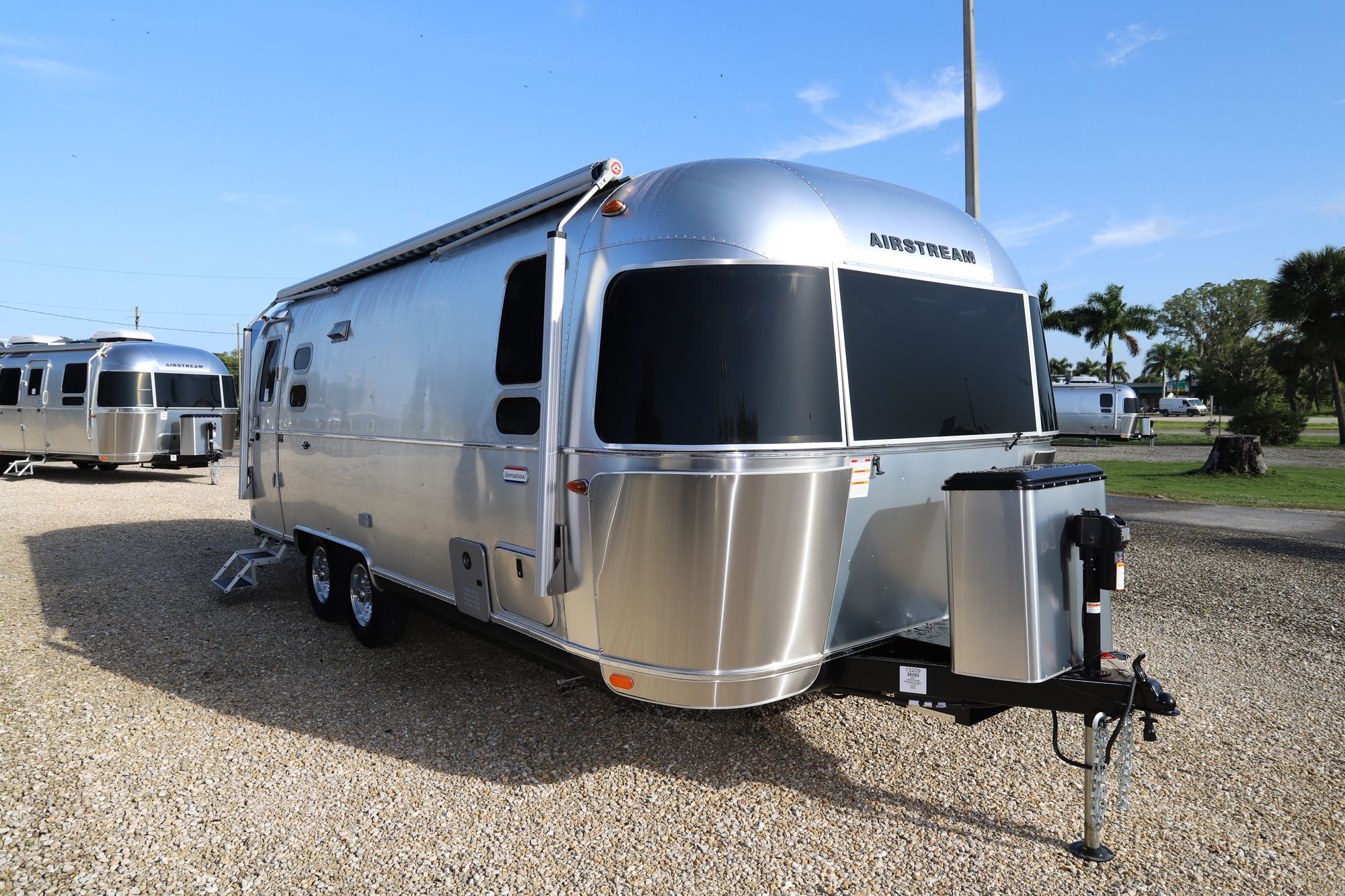 New 2021 Airstream International 25FB Travel Trailer  For Sale