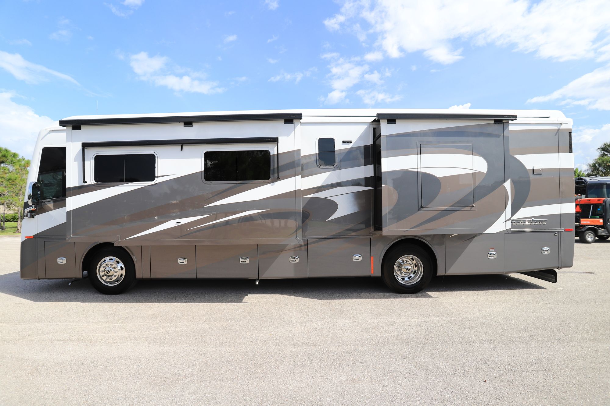 New 2021 Tiffin Motor Homes Phaeton 37BH Class A  For Sale