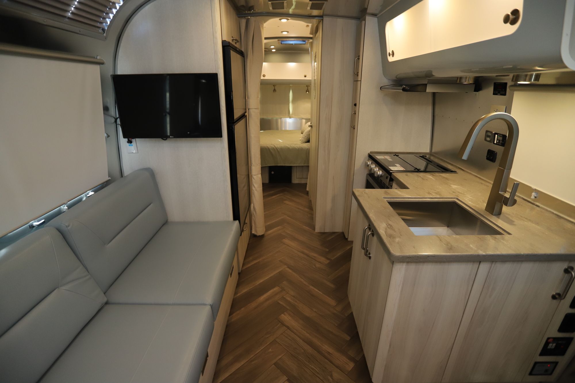 New 2021 Airstream International 25FB Travel Trailer  For Sale