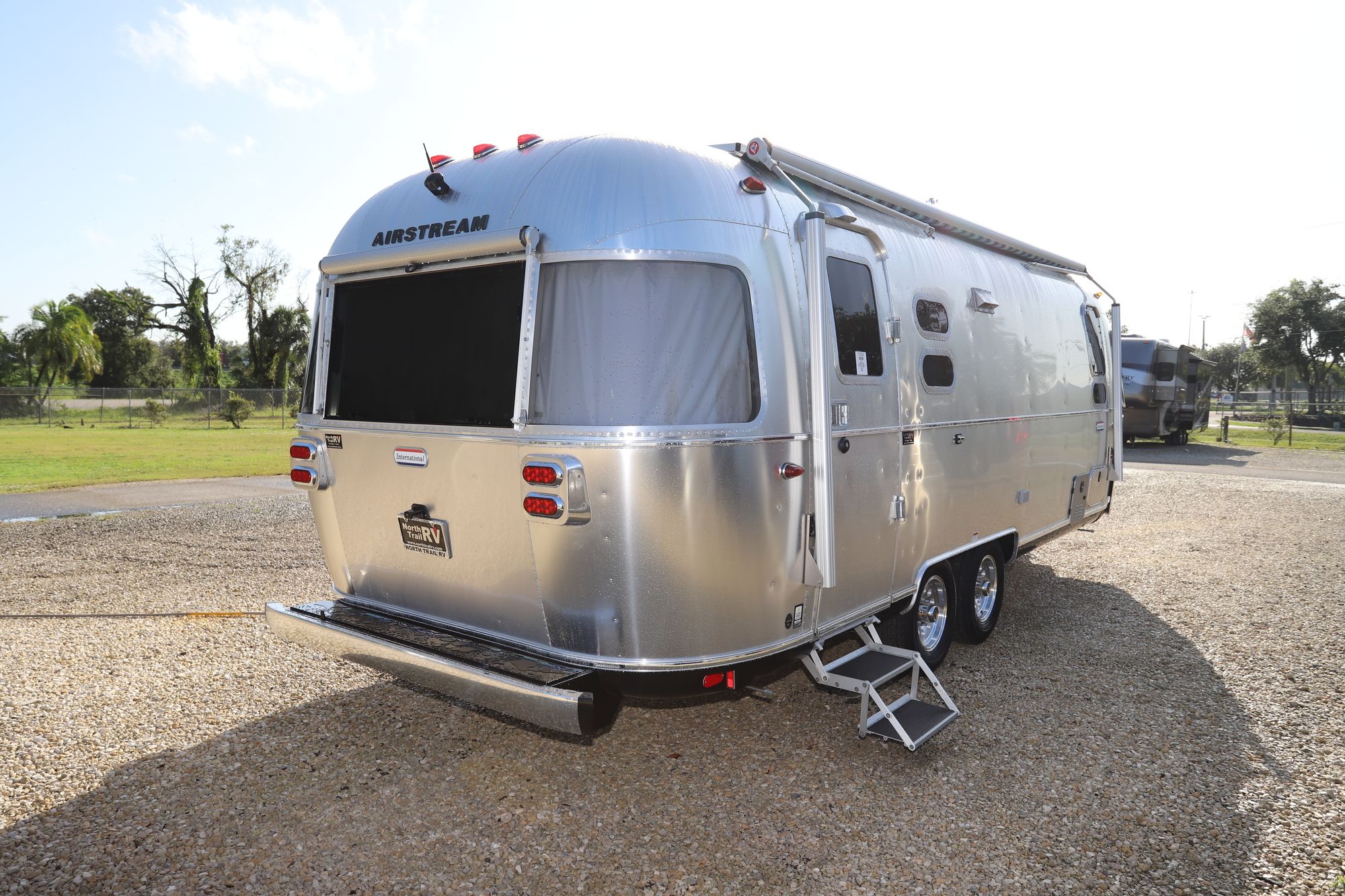 New 2021 Airstream International 25FB Travel Trailer  For Sale