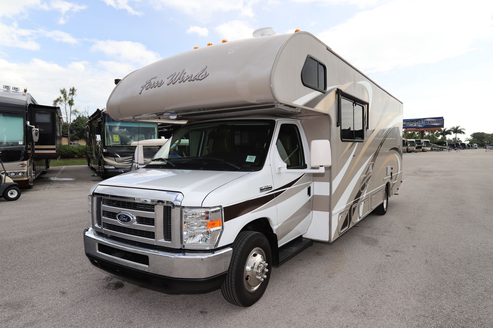 Used 2015 Thor Fourwinds 28Z Class C  For Sale