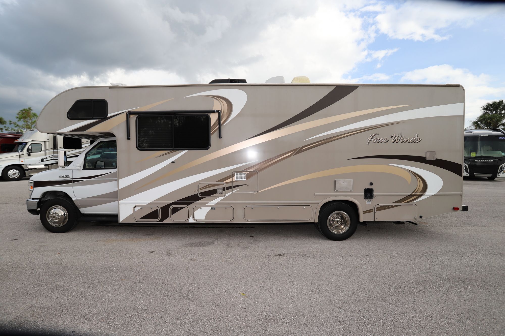 Used 2015 Thor Fourwinds 28Z Class C  For Sale