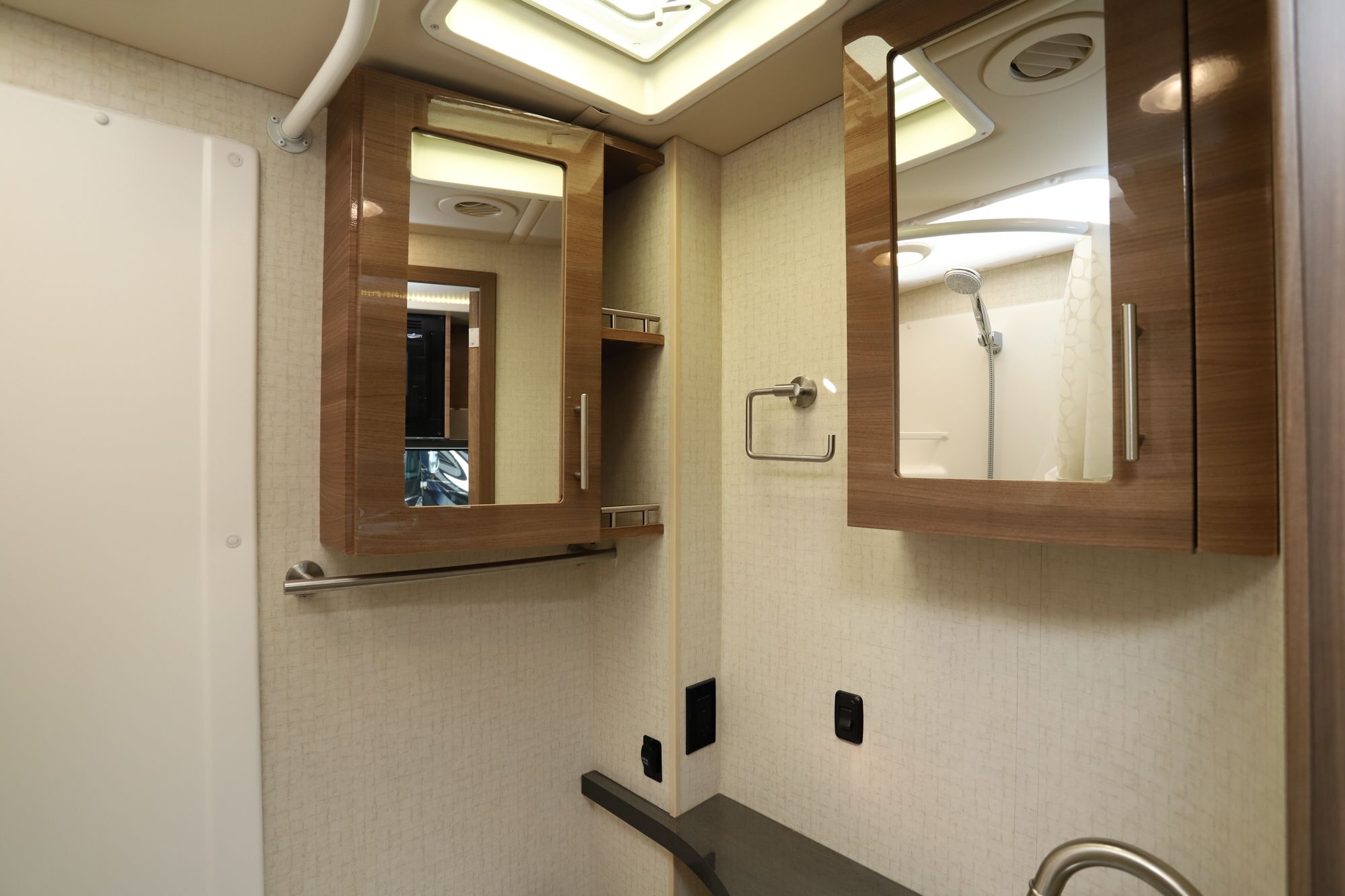 Used 2015 Itasca Navion 24G Class C  For Sale