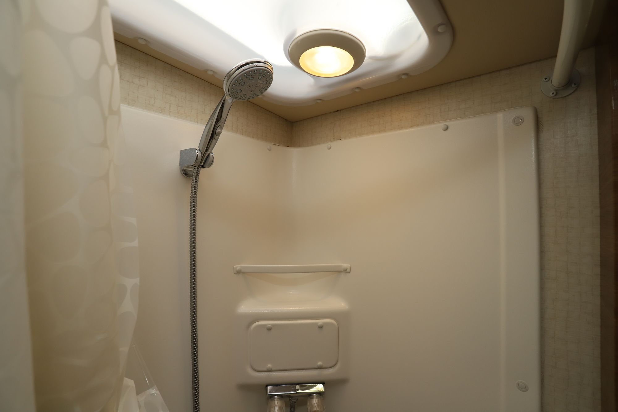 Used 2015 Itasca Navion 24G Class C  For Sale