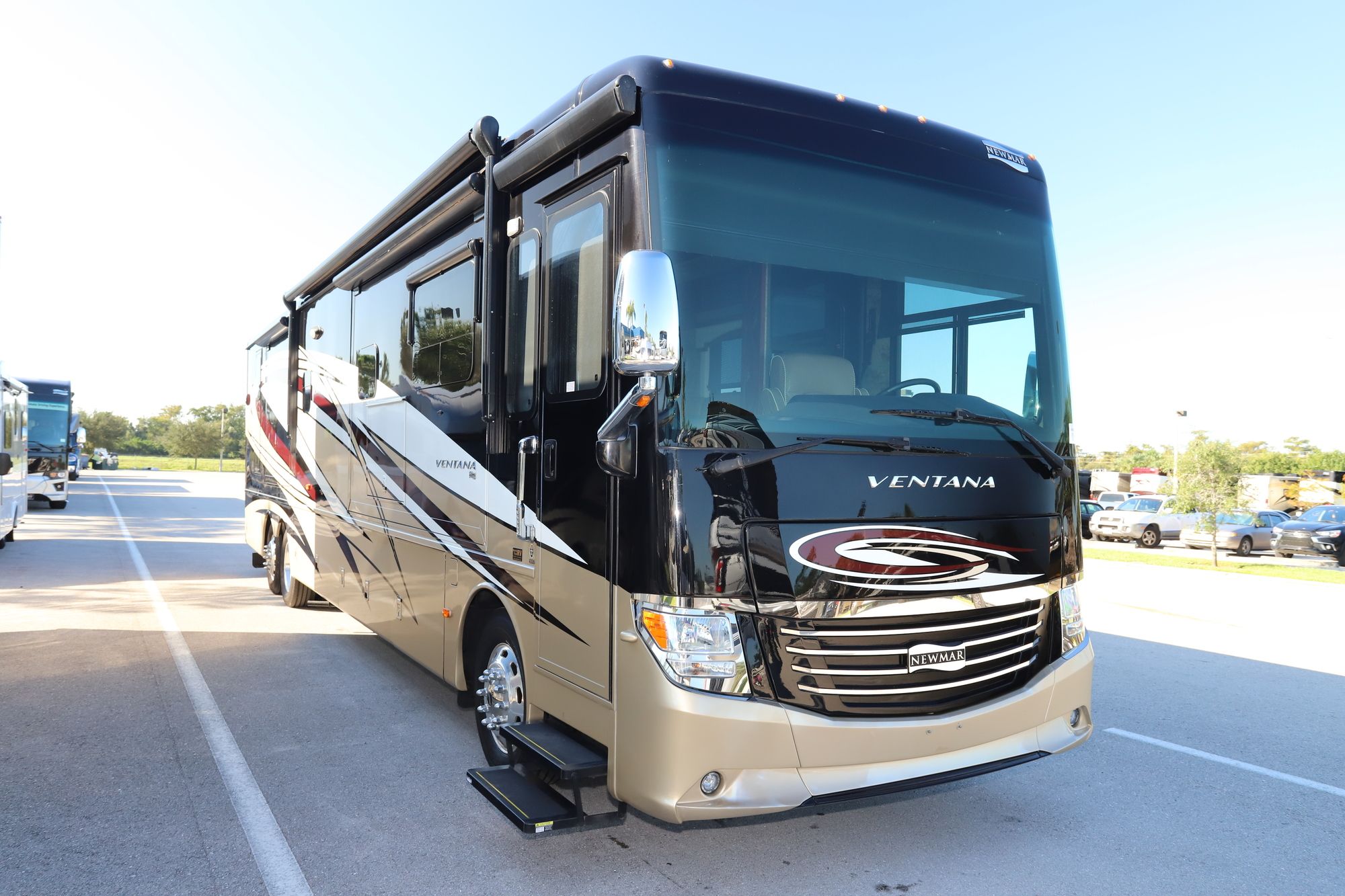 Used 2017 Newmar Ventana 4326 Class A  For Sale