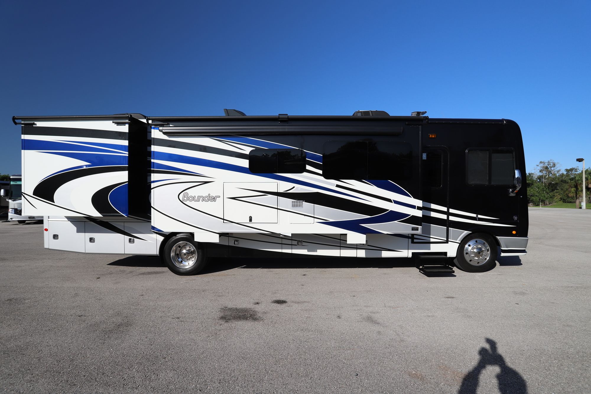 Used 2018 Fleetwood Bounder 35P Class A  For Sale