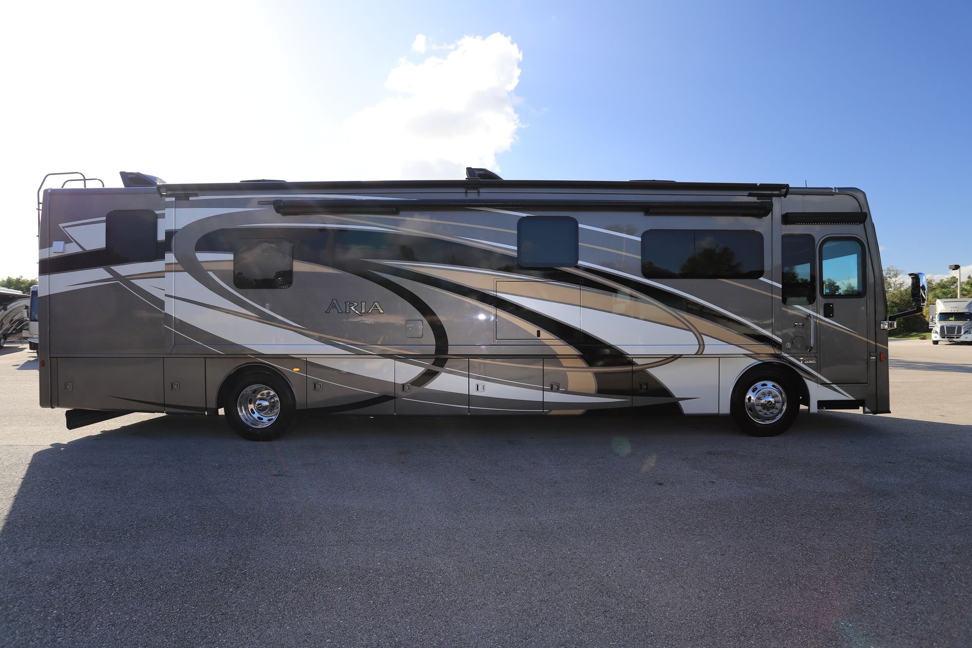 Used 2018 Thor Aria 3901 Class A  For Sale