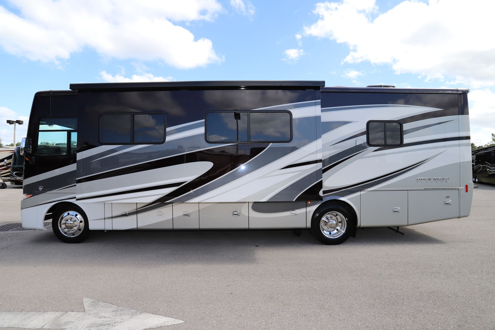 New 2021 Tiffin Motor Homes Allegro 32SA Class A  For Sale