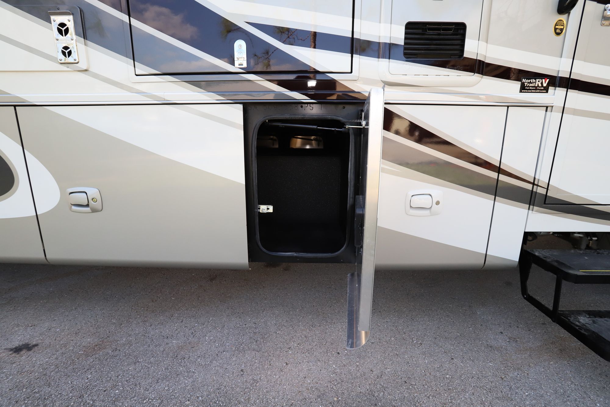 New 2021 Tiffin Motor Homes Allegro 32SA Class A  For Sale