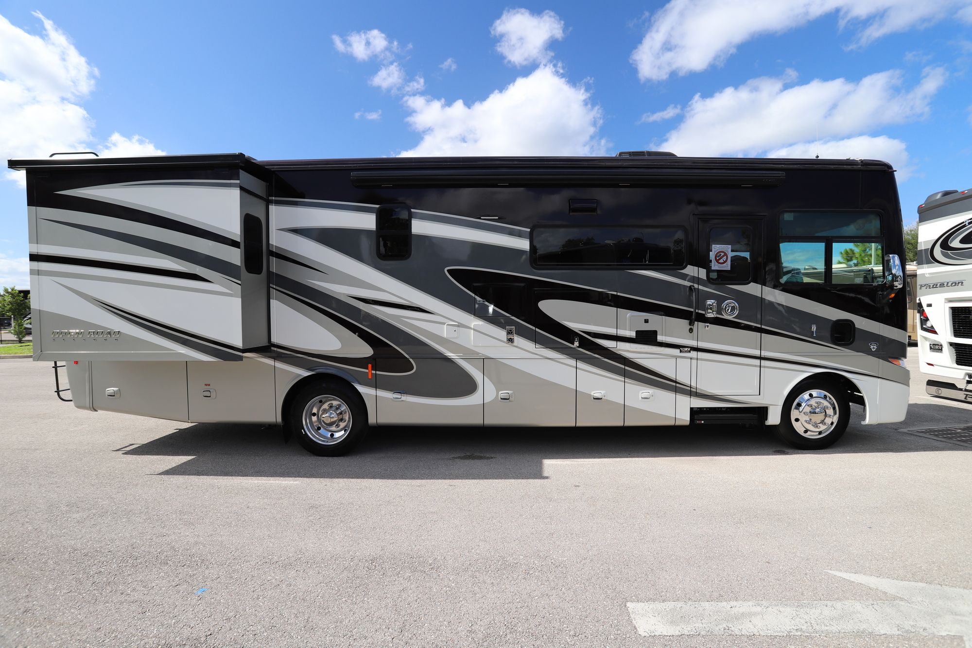 New 2021 Tiffin Motor Homes Allegro 32SA Class A  For Sale