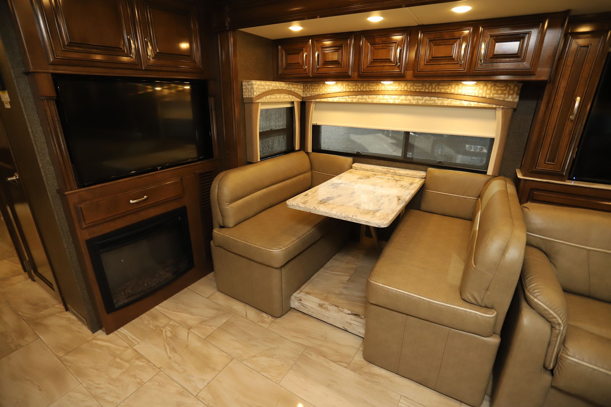 Used 2018 Thor Aria 3901 Class A  For Sale