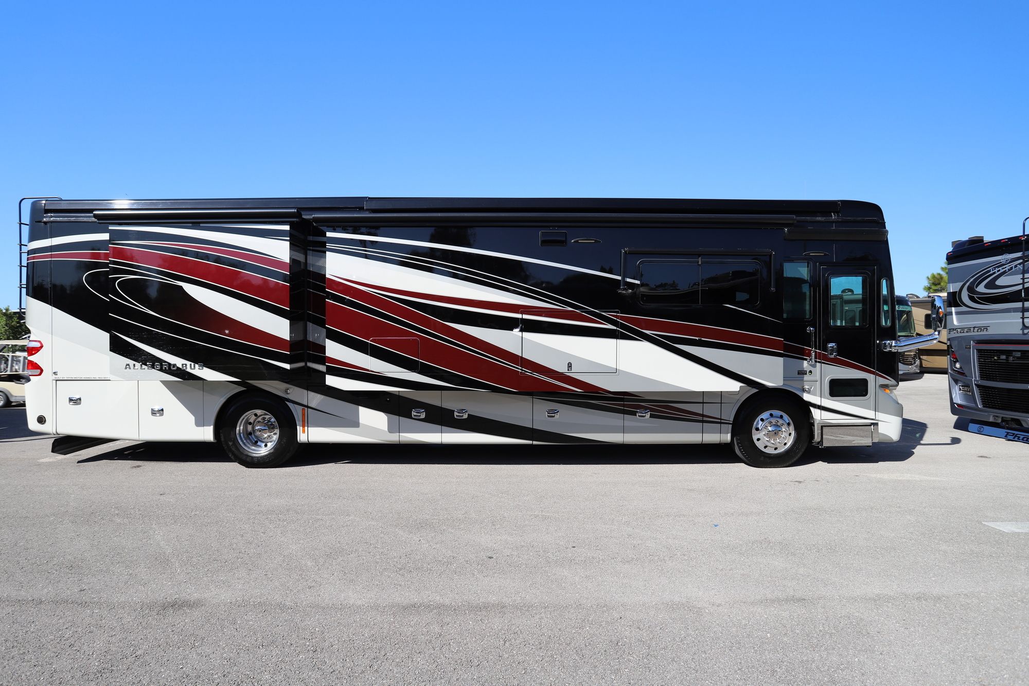 Used 2017 Tiffin Motor Homes Allegro Bus 40AP Class A  For Sale