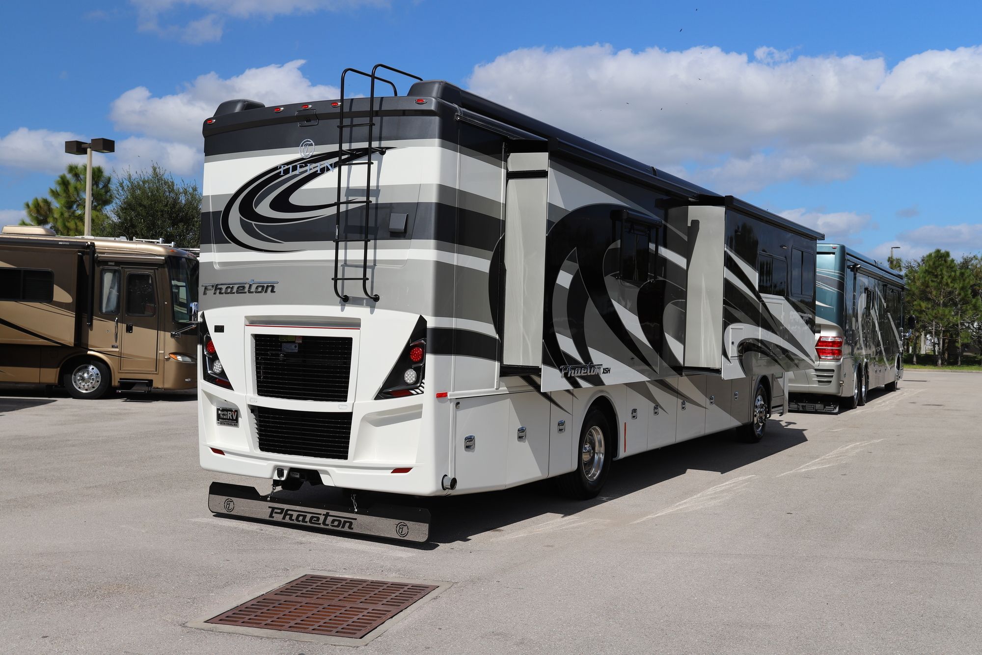 New 2021 Tiffin Motor Homes Phaeton 40IH Class A  For Sale