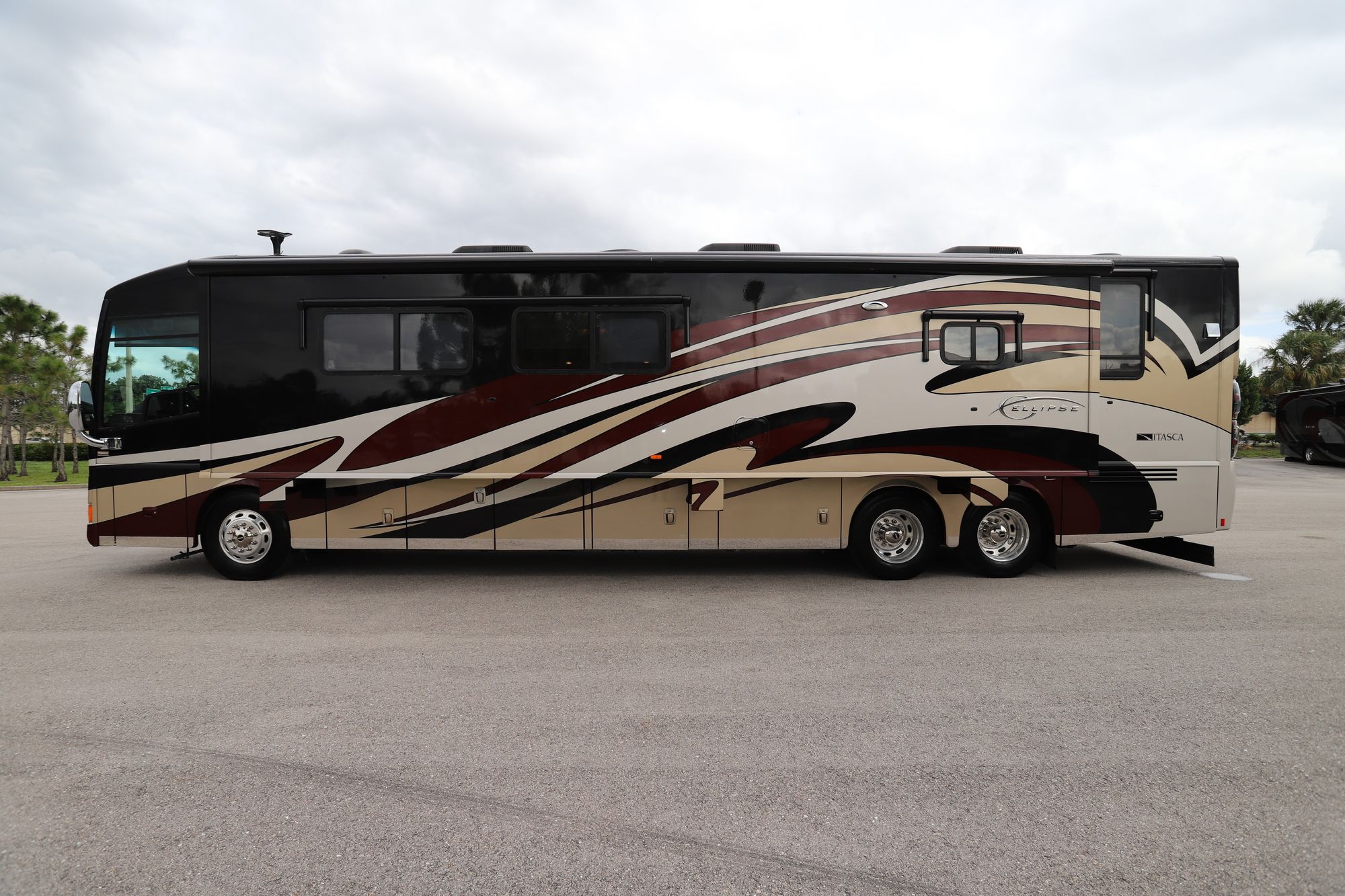 Used 2012 Itasca Ellipse 42QD Class A  For Sale