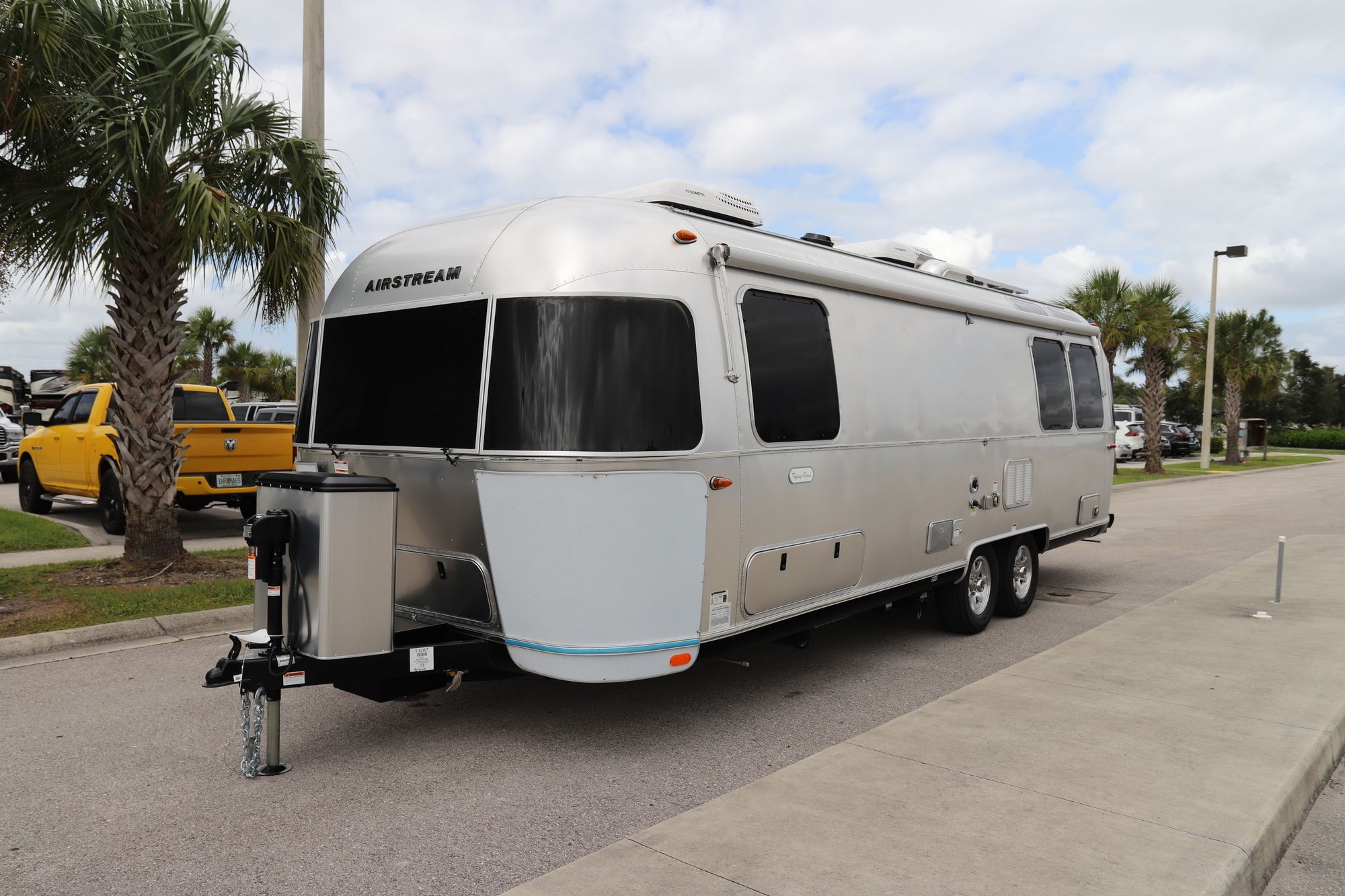 New 2021 Airstream Flying Cloud 27FB Travel Trailer  For Sale