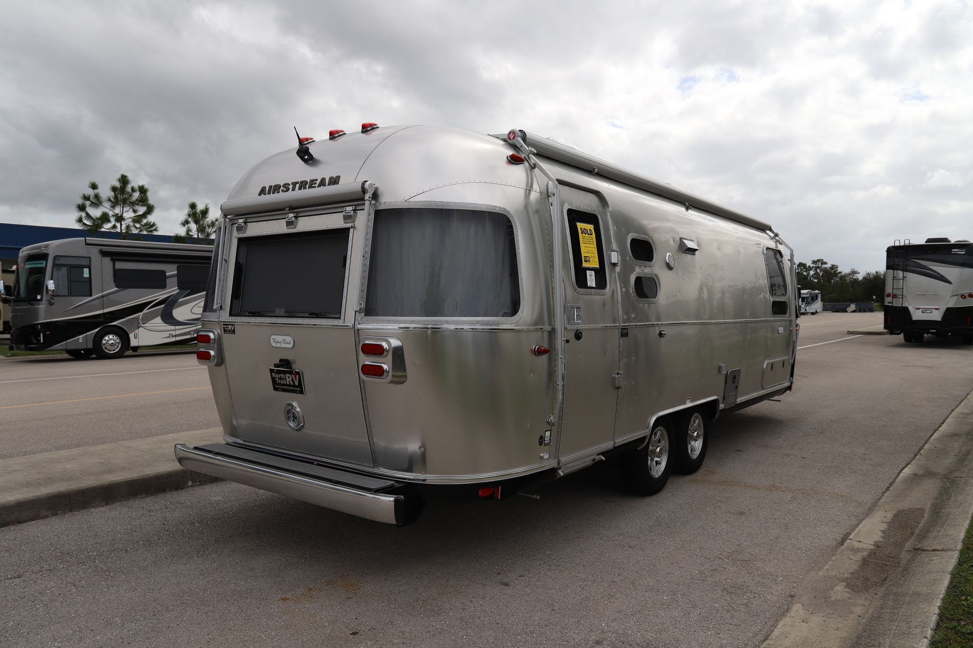 New 2021 Airstream Flying Cloud 27FB Travel Trailer  For Sale