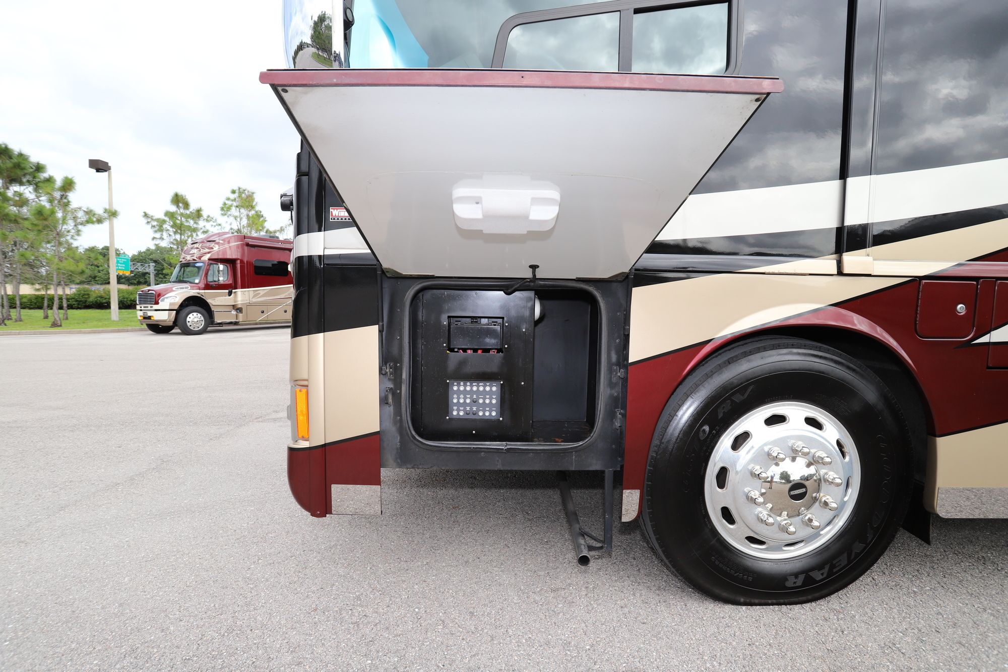 Used 2012 Itasca Ellipse 42QD Class A  For Sale