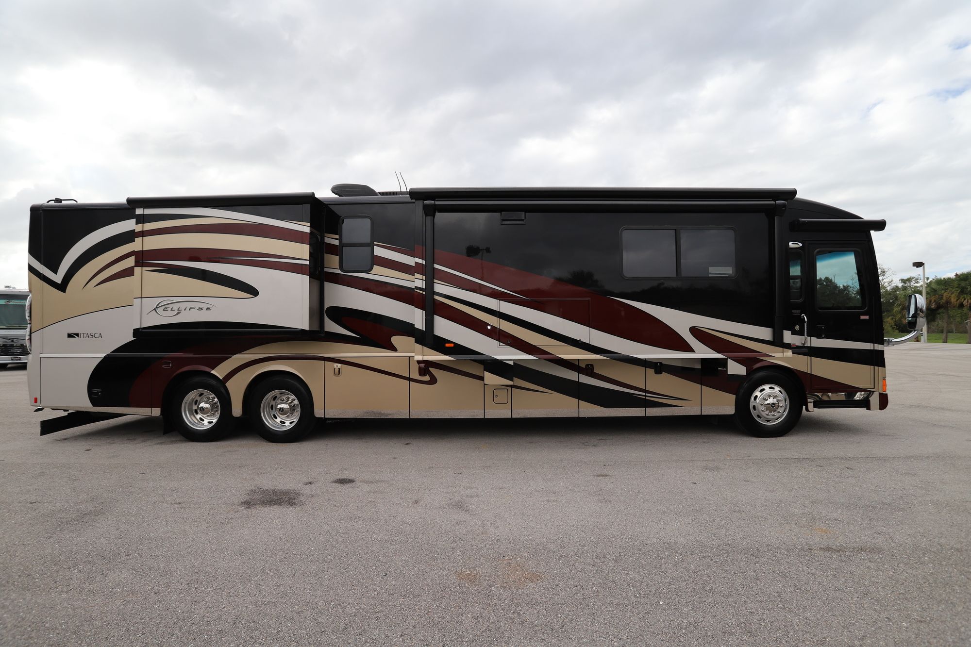 Used 2012 Itasca Ellipse 42QD Class A  For Sale