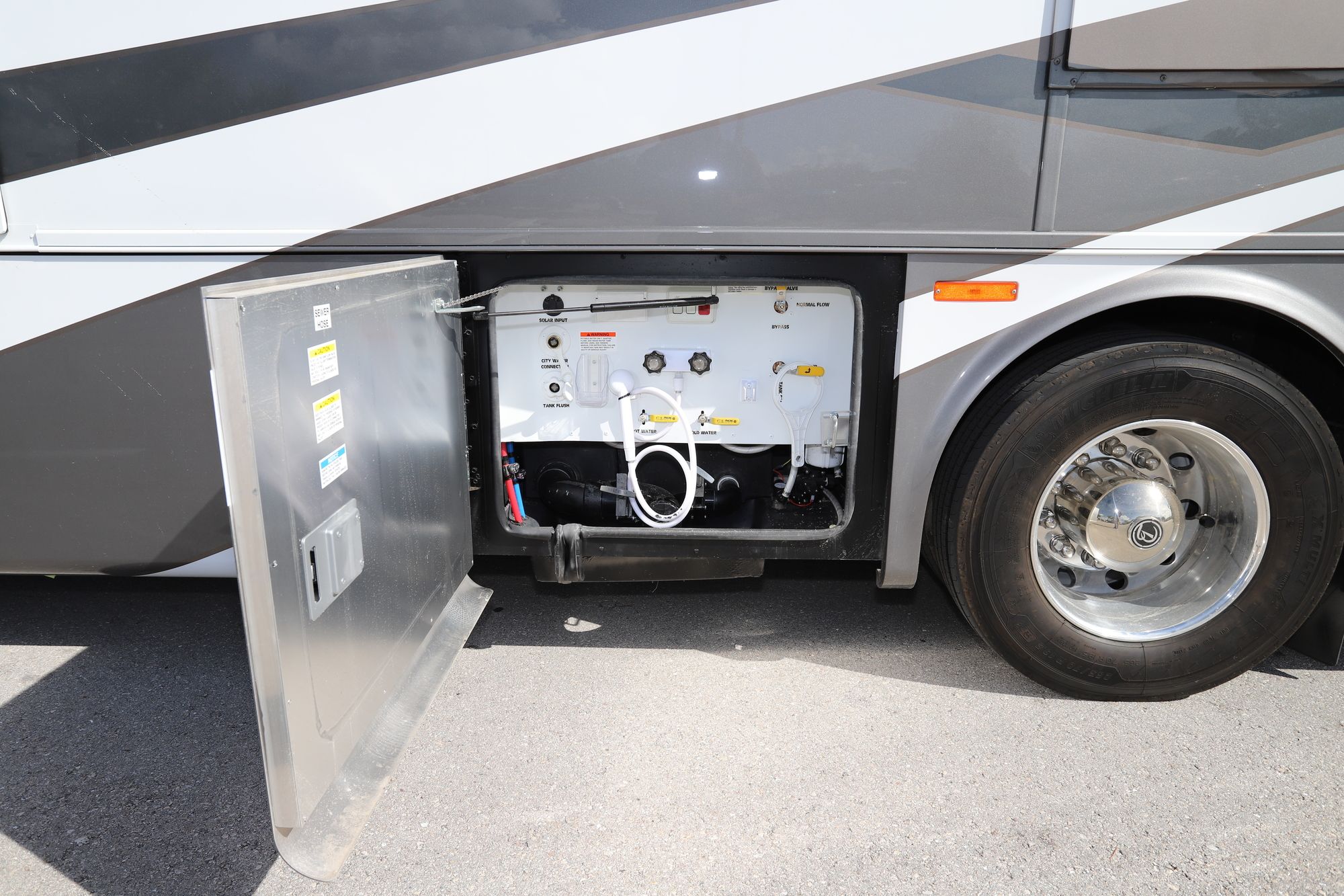 New 2021 Tiffin Motor Homes Breeze 33BR Class A  For Sale
