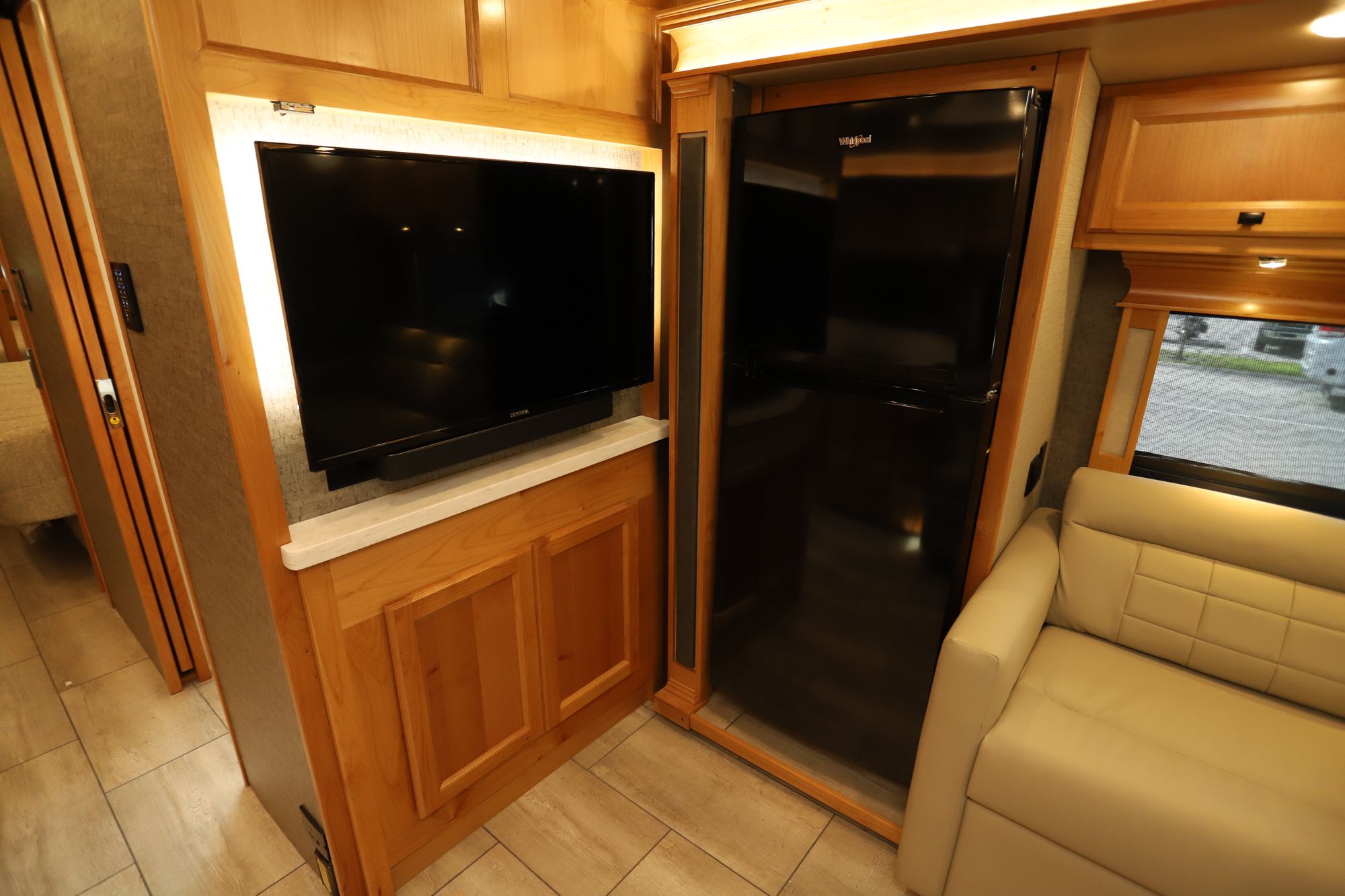 New 2021 Tiffin Motor Homes Breeze 33BR Class A  For Sale