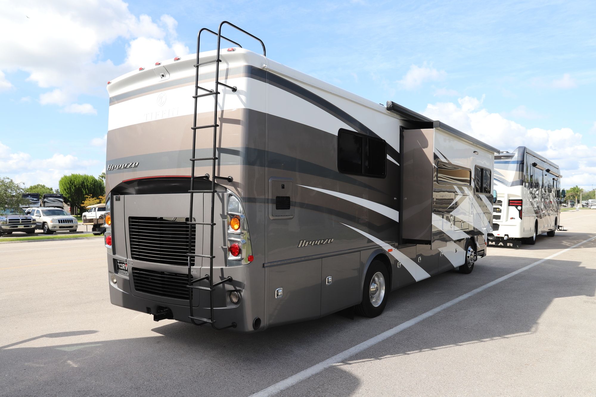 New 2021 Tiffin Motor Homes Breeze 33BR Class A  For Sale