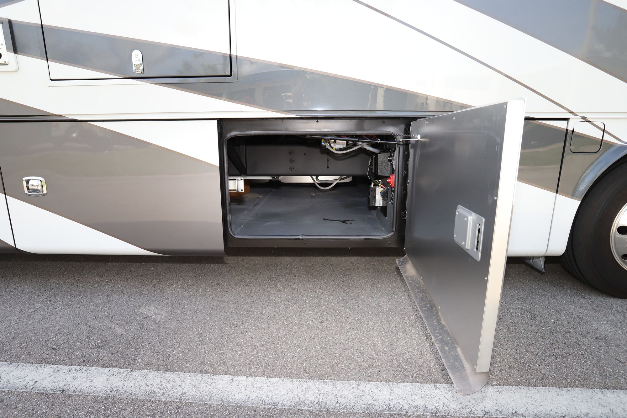 New 2021 Tiffin Motor Homes Breeze 33BR Class A  For Sale