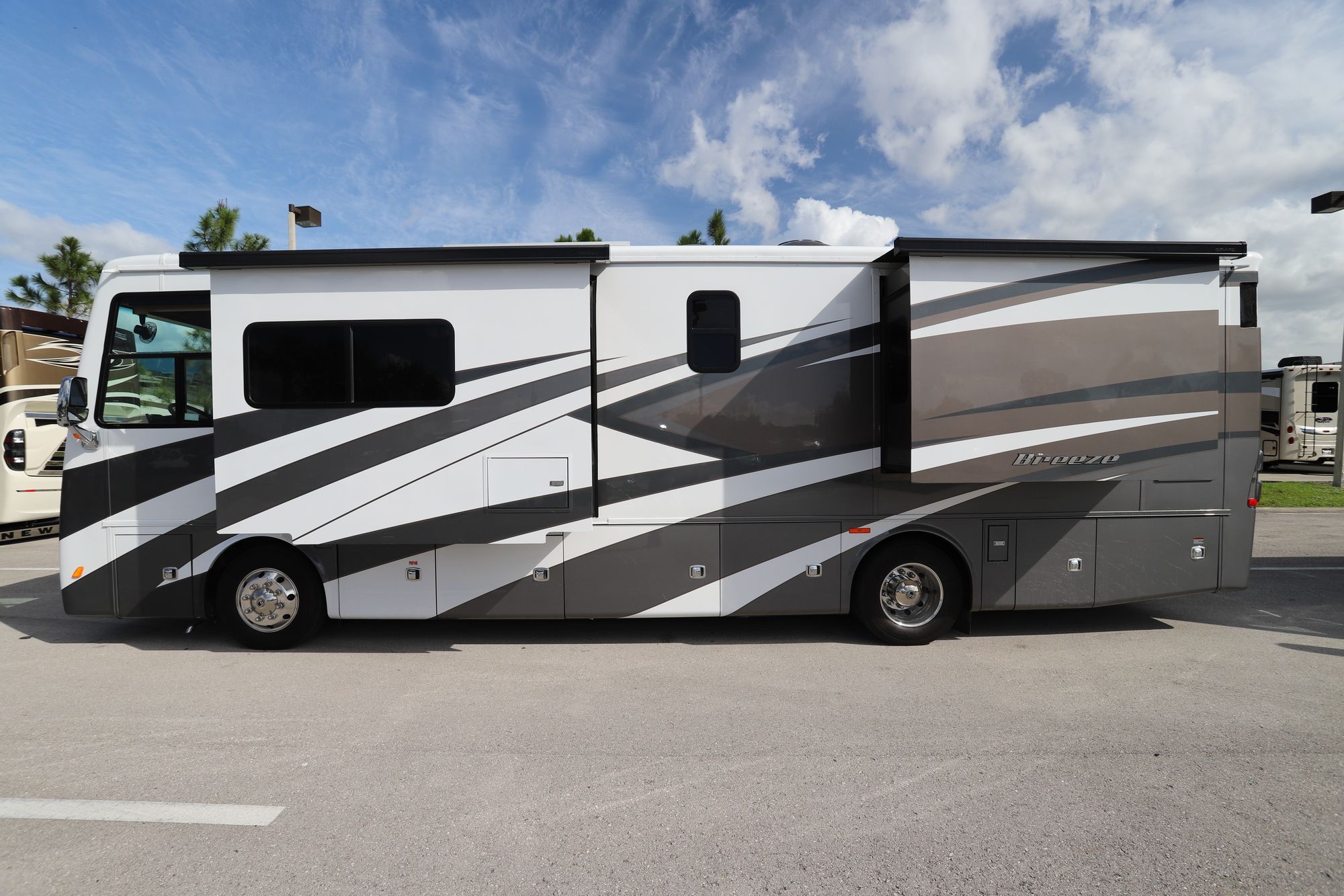 New 2021 Tiffin Motor Homes Breeze 33BR Class A  For Sale