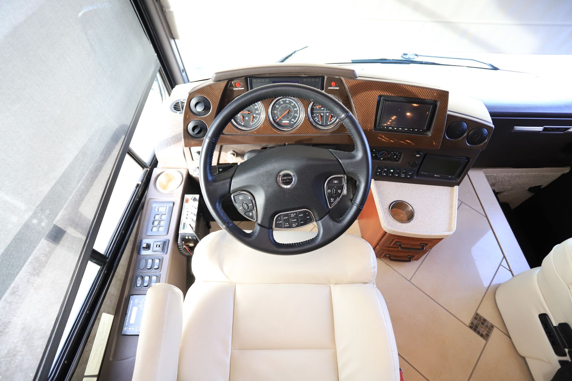 Used 2013 Winnebago Tour 42QD Class A  For Sale