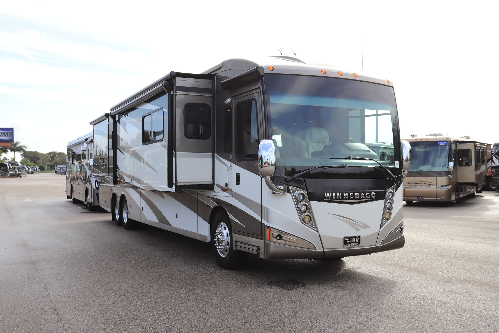 Used 2013 Winnebago Tour 42QD Class A  For Sale