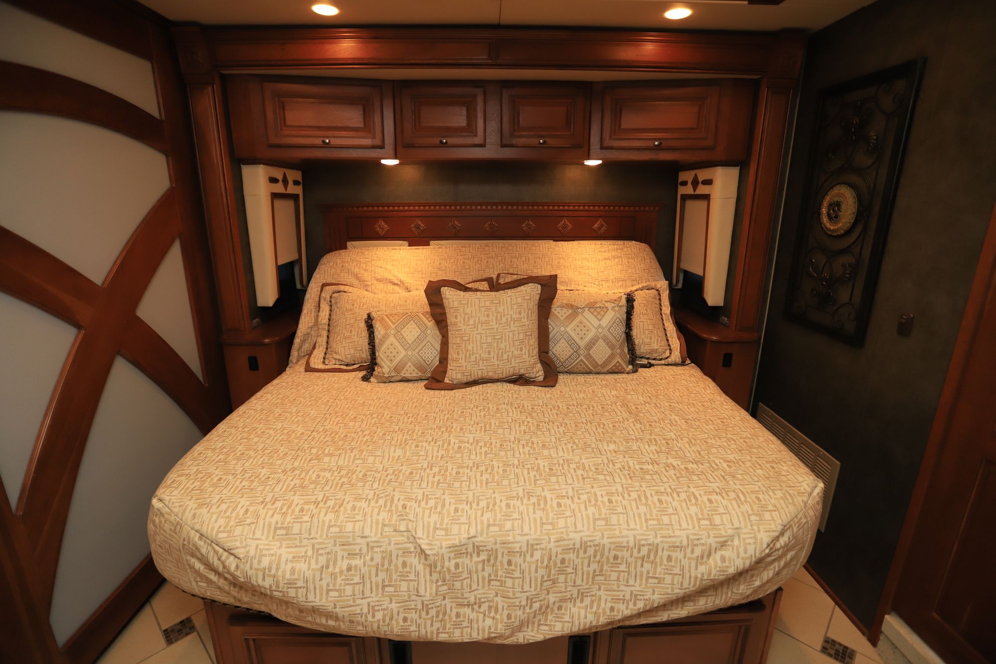 Used 2013 Winnebago Tour 42QD Class A  For Sale