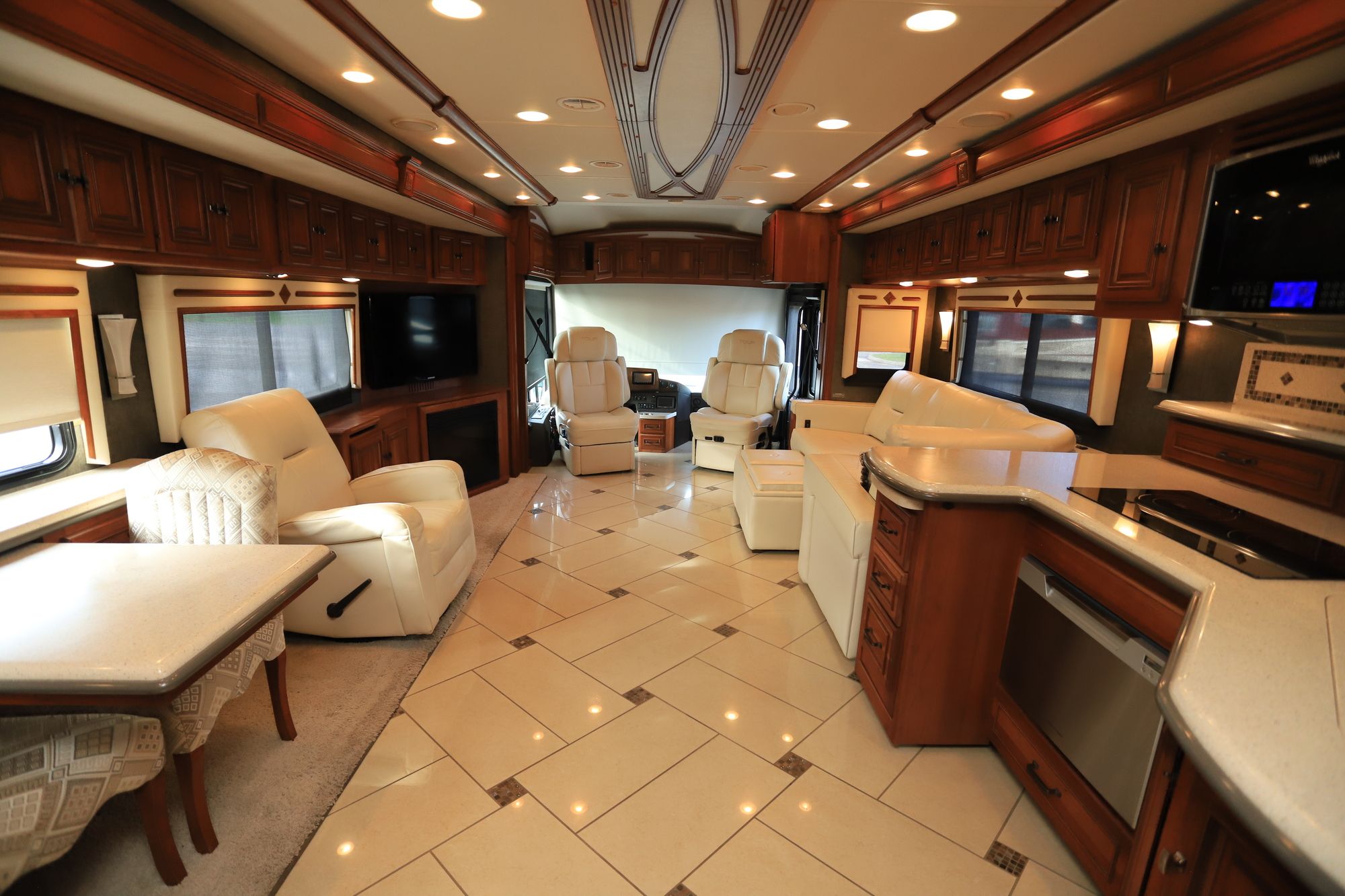 Used 2013 Winnebago Tour 42QD Class A  For Sale