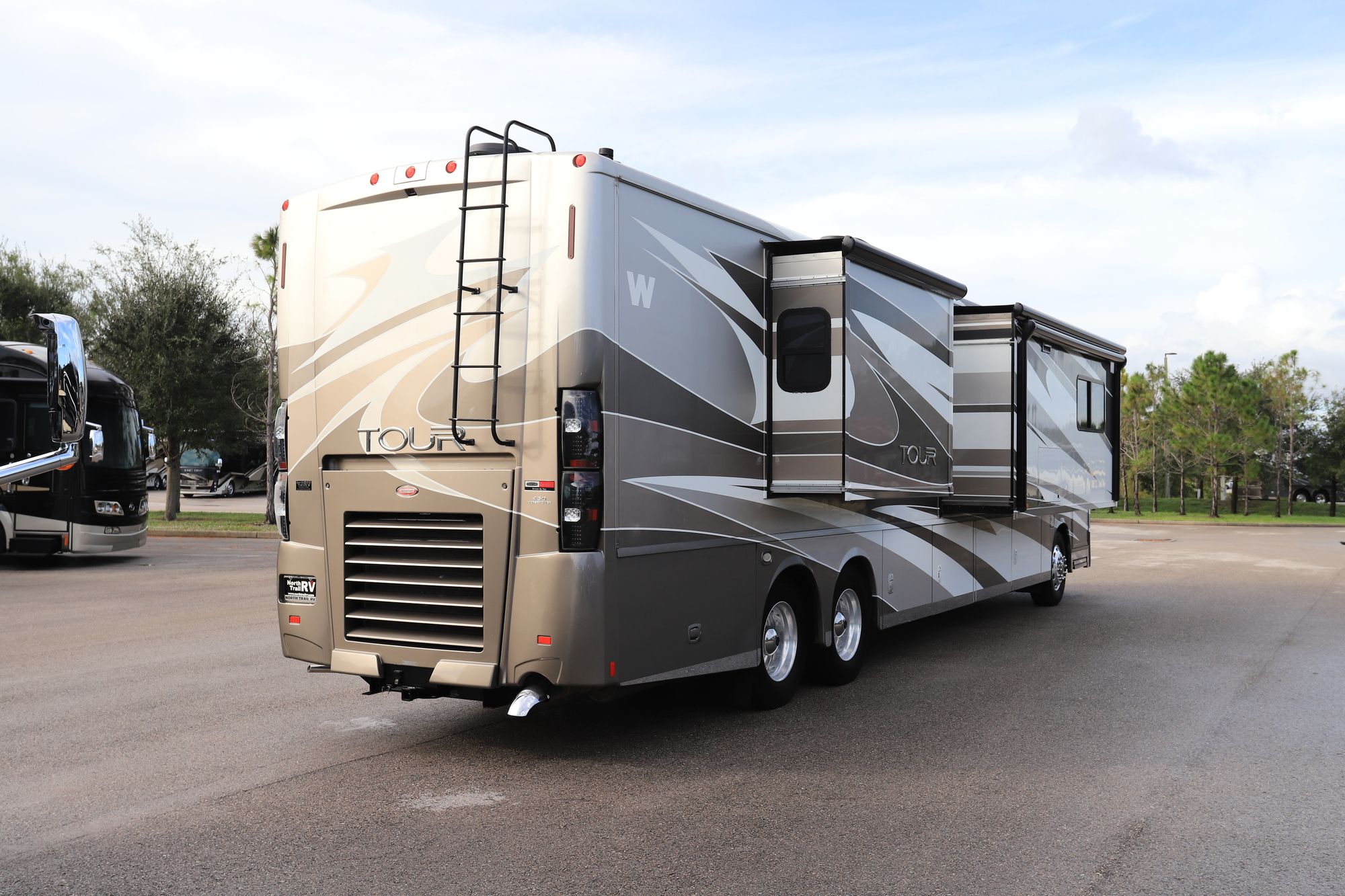 Used 2013 Winnebago Tour 42QD Class A  For Sale