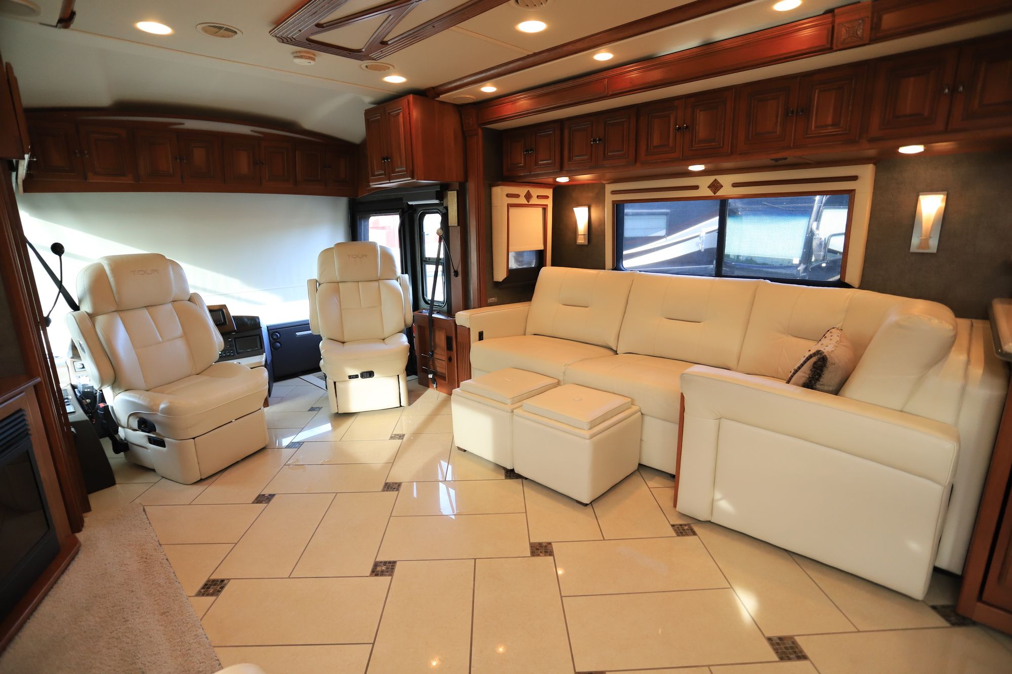 Used 2013 Winnebago Tour 42QD Class A  For Sale