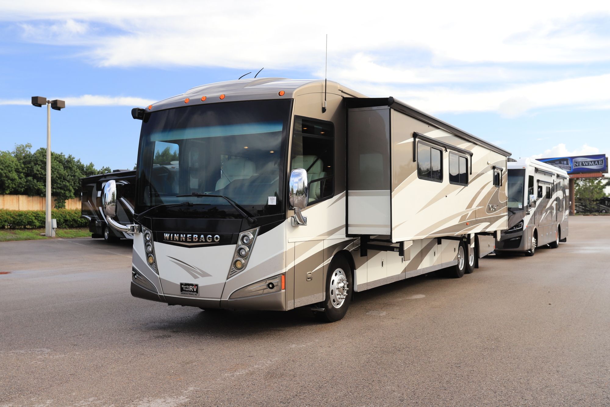 Used 2013 Winnebago Tour 42QD Class A  For Sale