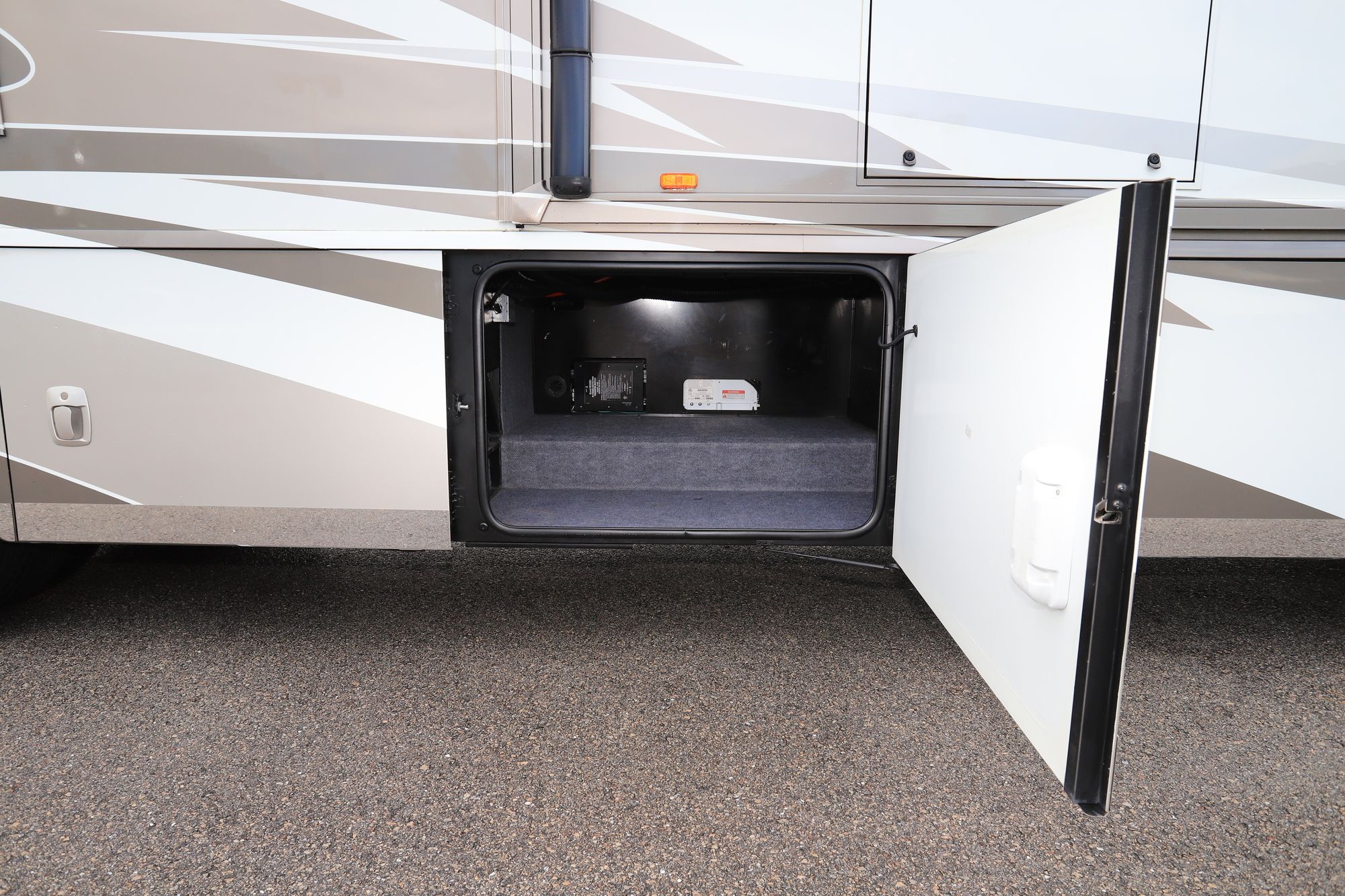 Used 2013 Winnebago Tour 42QD Class A  For Sale