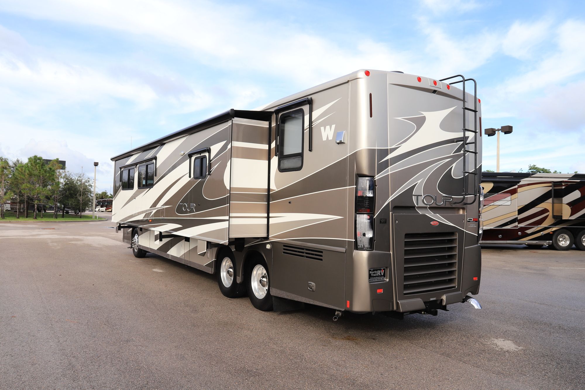 Used 2013 Winnebago Tour 42QD Class A  For Sale