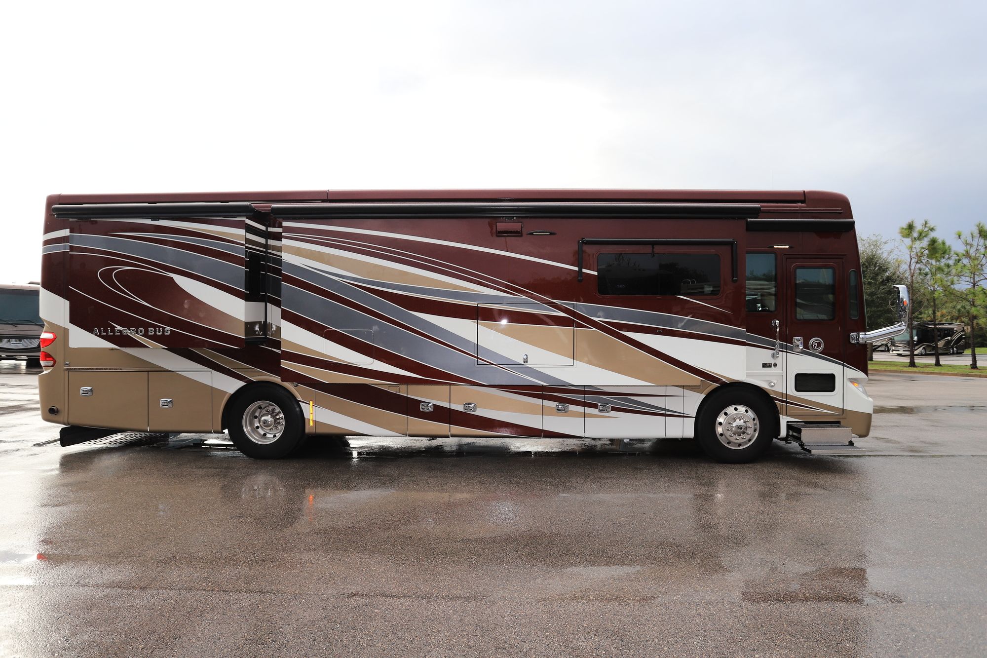 Used 2017 Tiffin Motor Homes Allegro Bus 37AP Class A  For Sale