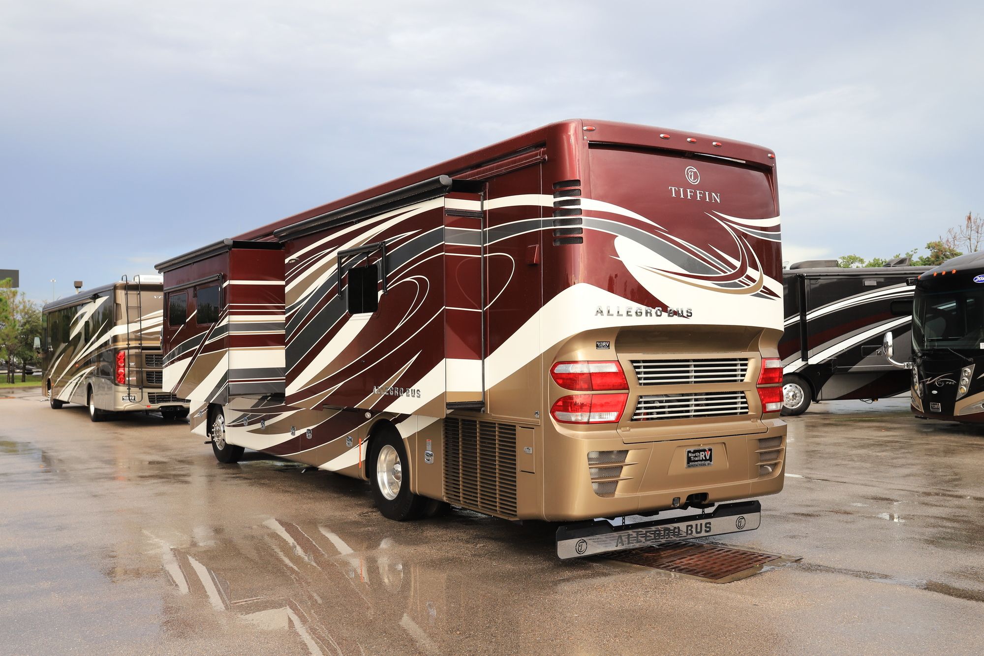 Used 2017 Tiffin Motor Homes Allegro Bus 37AP Class A  For Sale