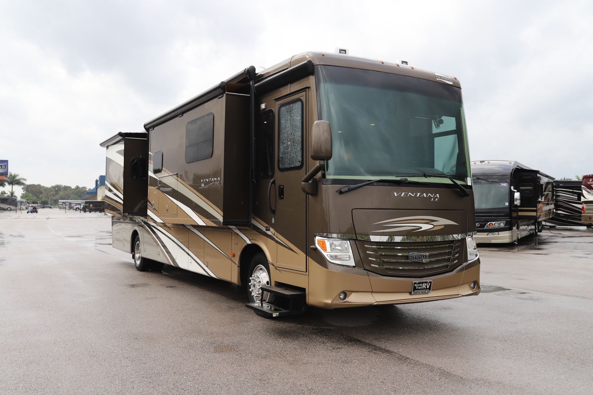 Used 2017 Newmar Ventana Le 4037 Class A  For Sale