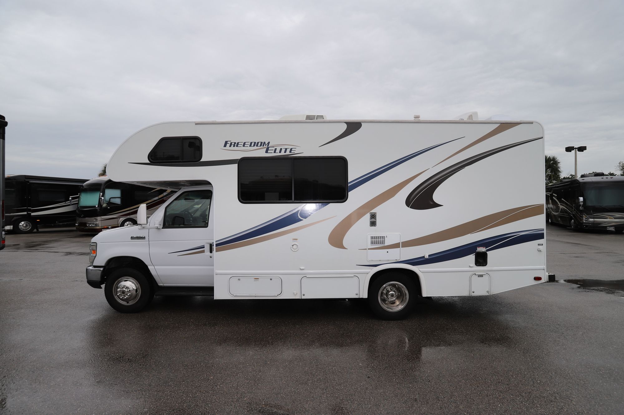 Used 2015 Thor Freedom Elite 22E Class C  For Sale