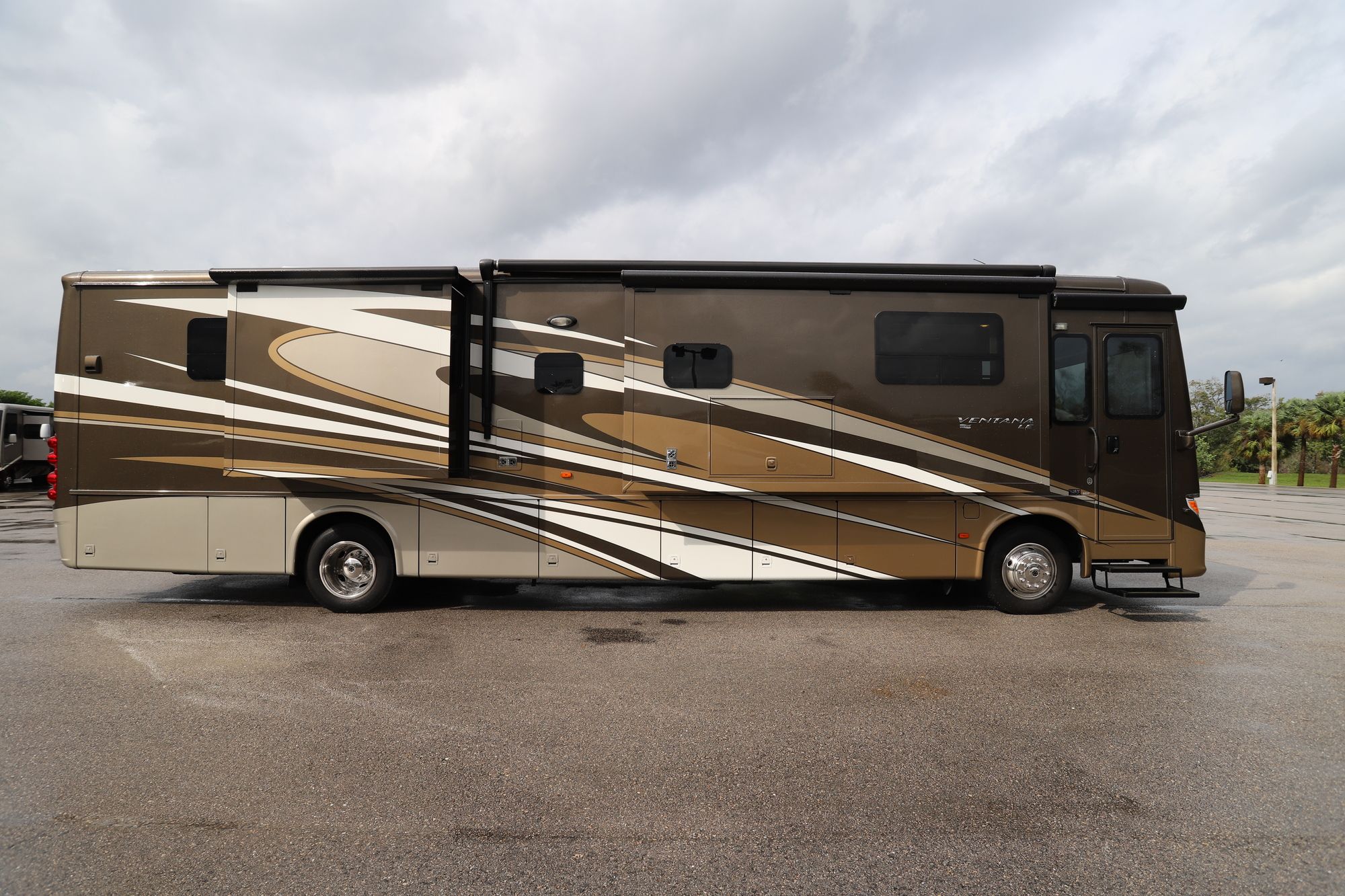 Used 2017 Newmar Ventana Le 4037 Class A  For Sale