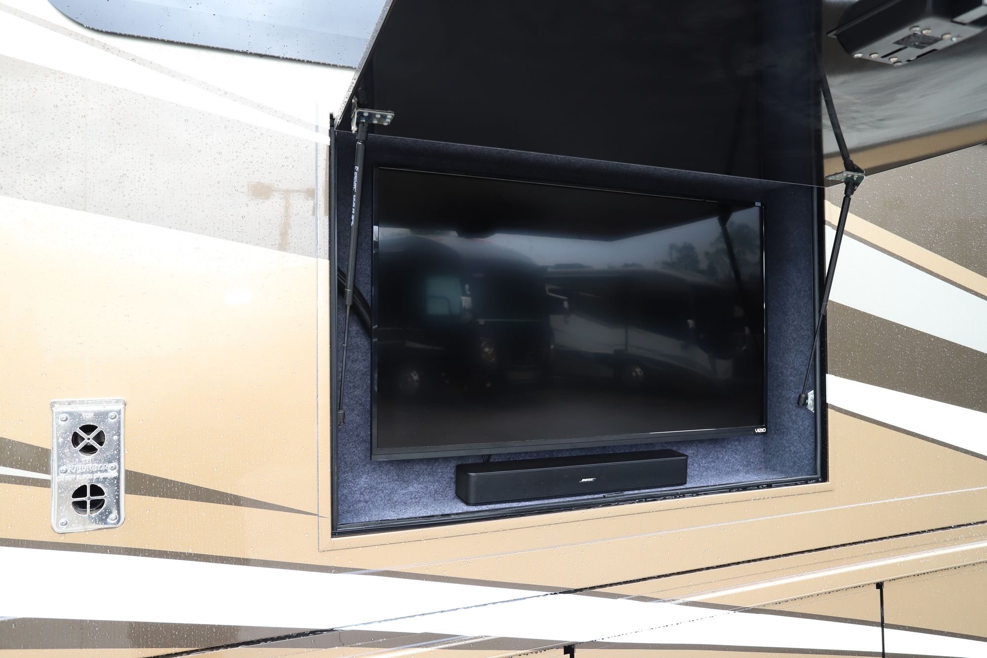 Used 2017 Newmar Ventana Le 4037 Class A  For Sale