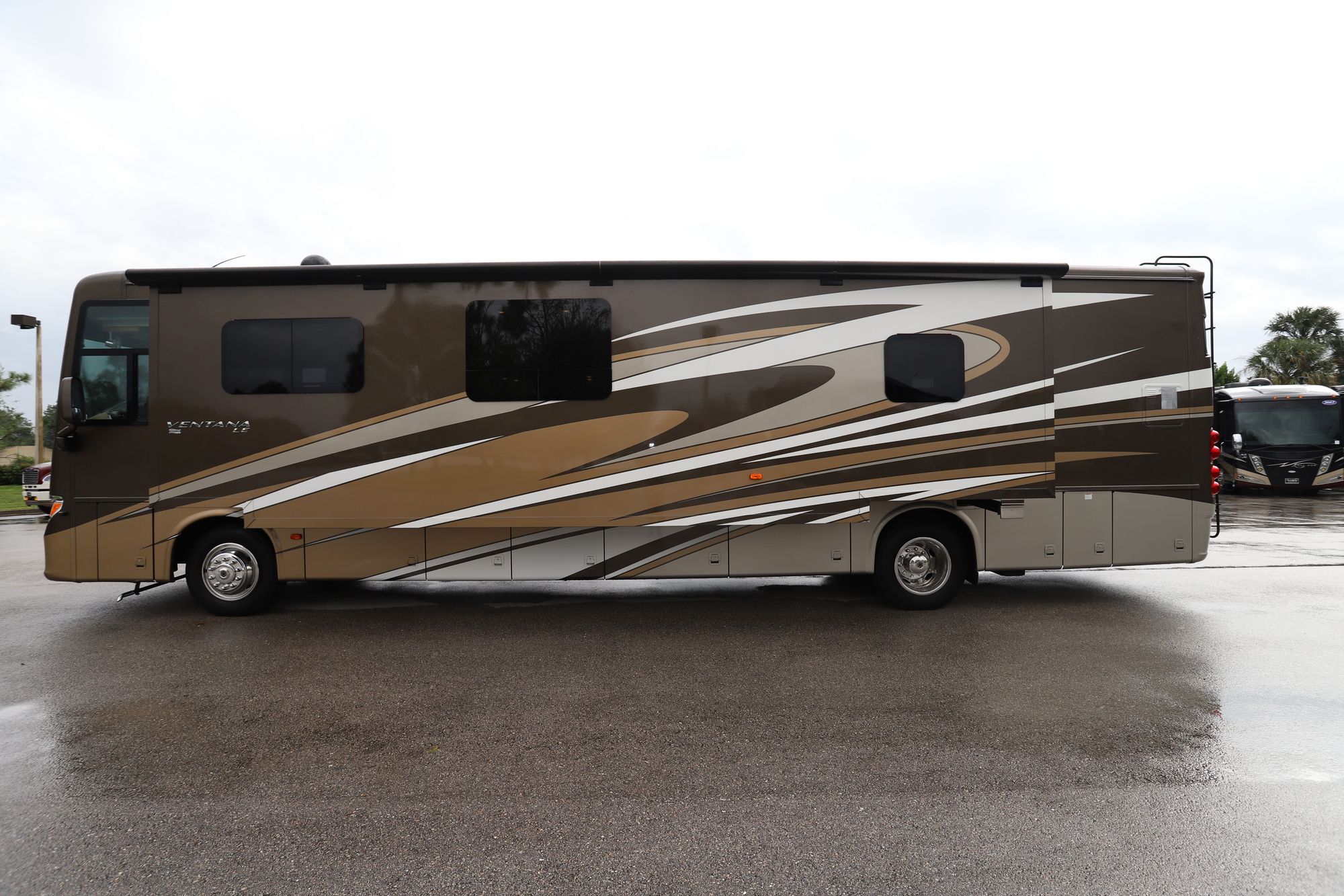 Used 2017 Newmar Ventana Le 4037 Class A  For Sale