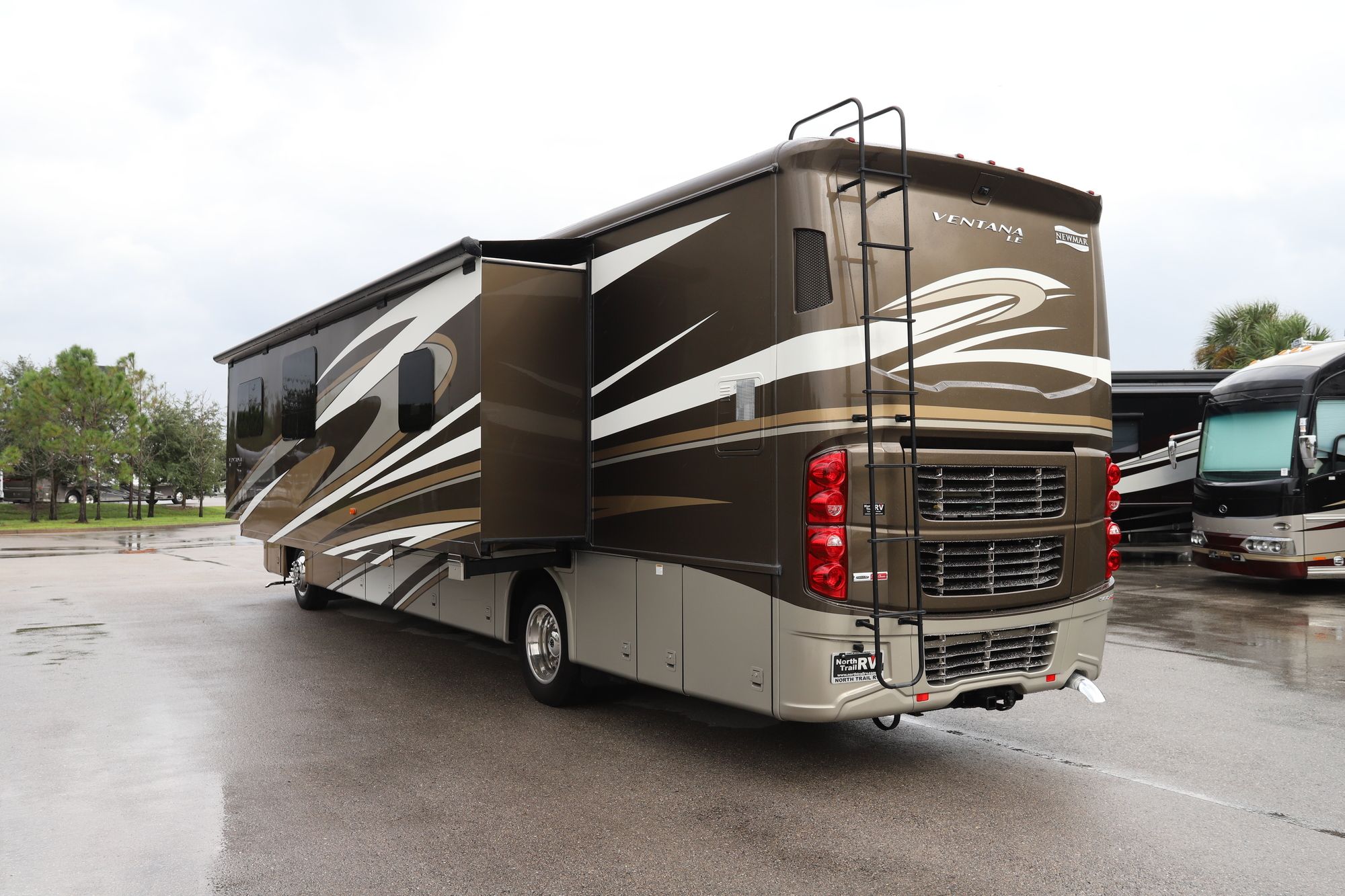 Used 2017 Newmar Ventana Le 4037 Class A  For Sale