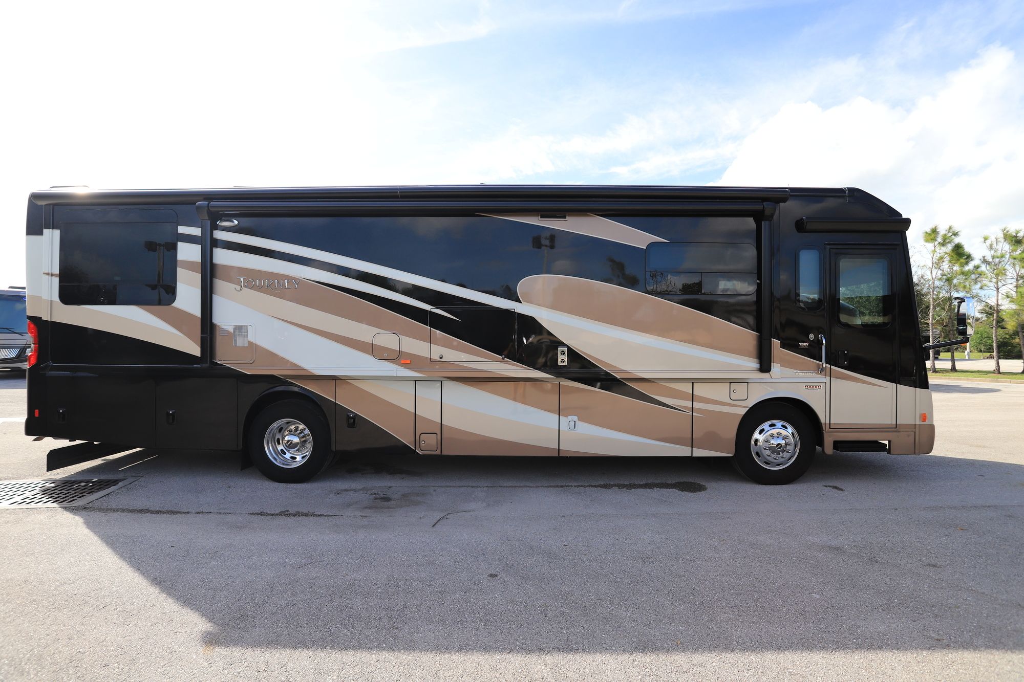 Used 2016 Winnebago Journey 36M Class A  For Sale