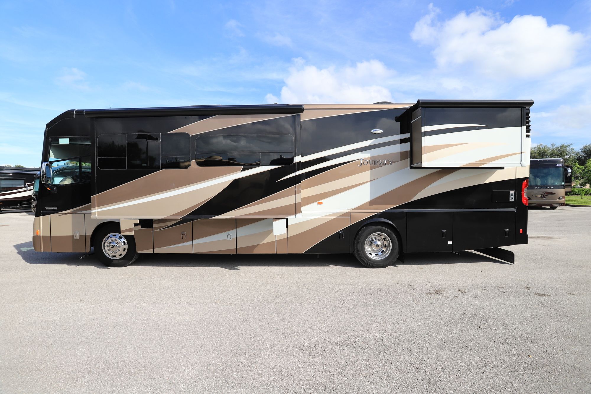 Used 2016 Winnebago Journey 36M Class A  For Sale